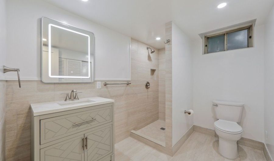 21 E Central Ave, Bergenfield, NJ 07621 - 5 Beds, 3 Bath
