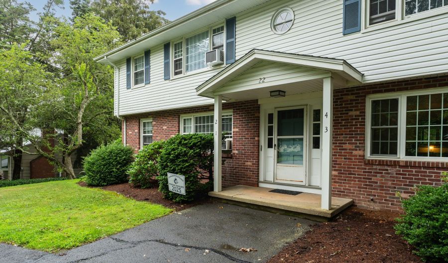 22 College St APT 3, Clinton, CT 06413 - 2 Beds, 1 Bath