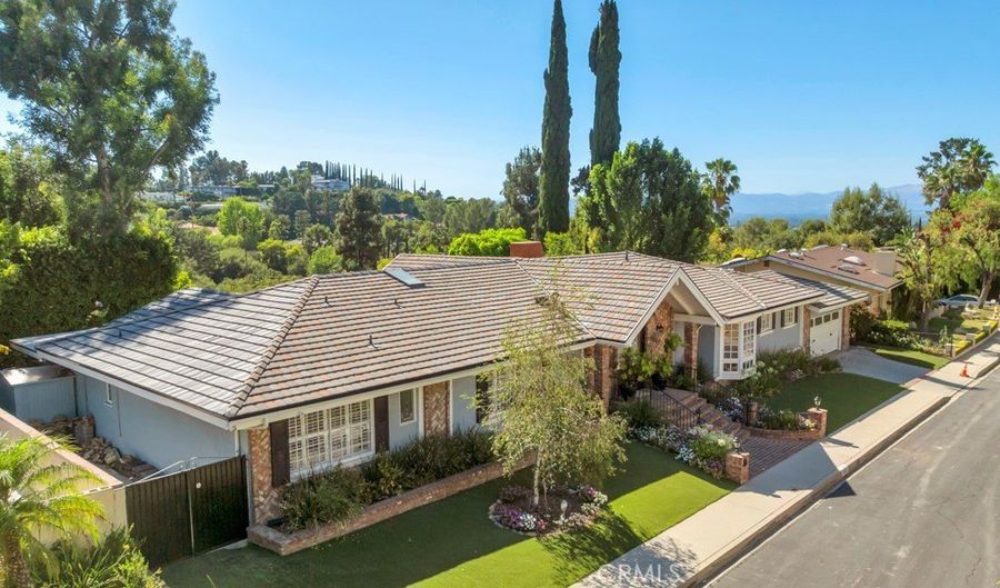 4423 Portico Pl, Encino, CA 91316 - 5 Beds, 5 Bath