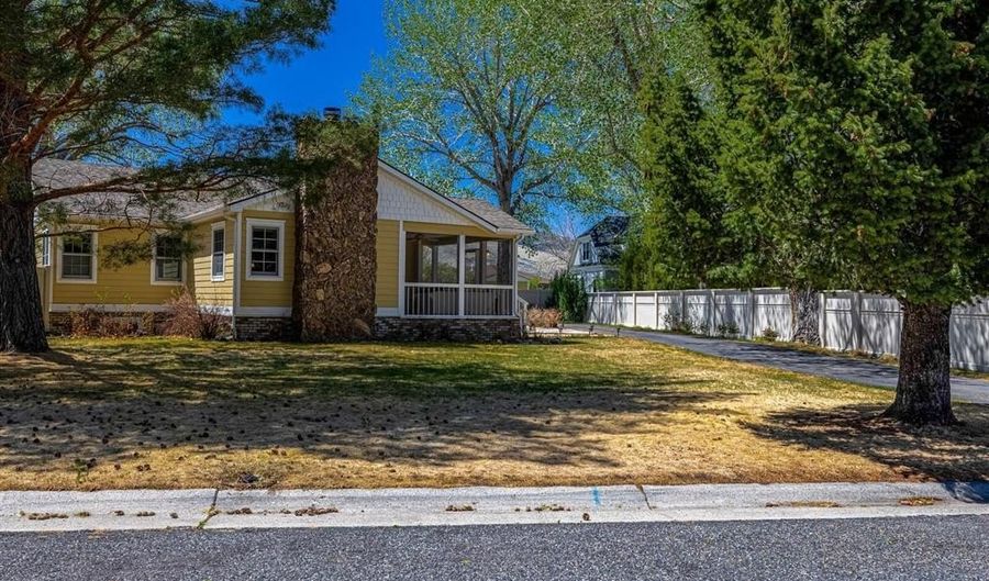 1627 11th St, Cody, WY 82414 - 3 Beds, 3 Bath