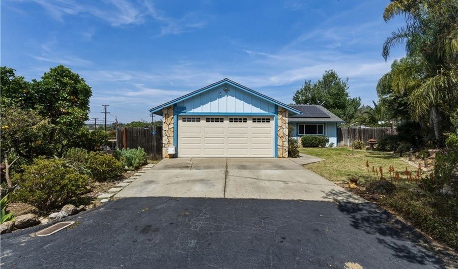 2251 S Stage Coach Ln, Fallbrook, CA 92028 - 3 Beds, 2 Bath