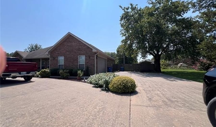 500 Taylor Ave, McAlester, OK 74501 - 3 Beds, 2 Bath