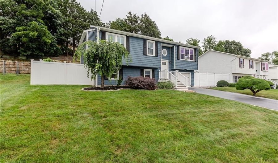 10 Pembroke Dr, Johnston, RI 02919 - 3 Beds, 2 Bath