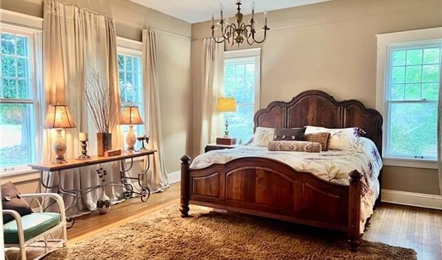 2501 MARYE St, Alexandria, LA 71301 - 2 Beds, 2 Bath