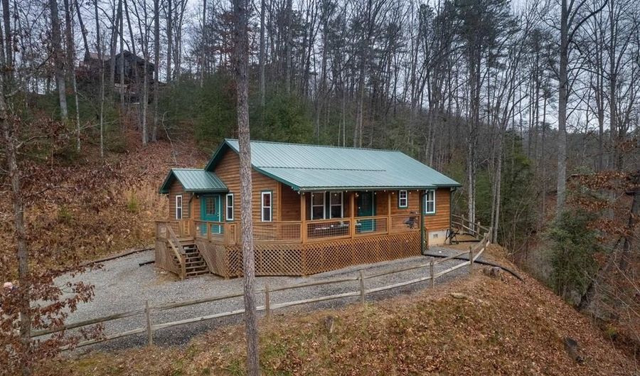 67 Hemlock Dr, Almond, NC 28702 - 2 Beds, 2 Bath