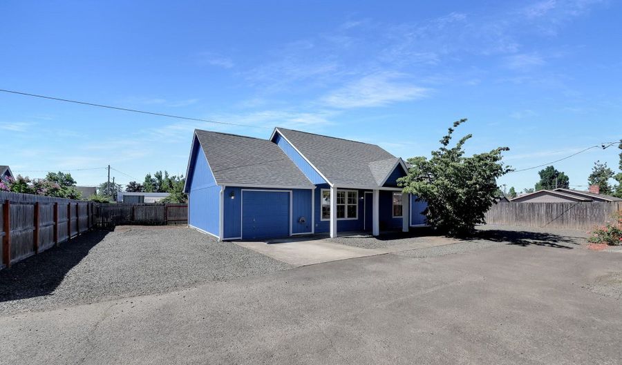 176 19TH St, Springfield, OR 97477 - 3 Beds, 2 Bath