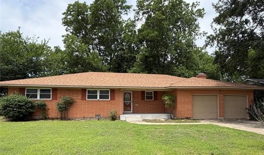 1733 Tiverton St NW, Ardmore, OK 73401 - 3 Beds, 2 Bath