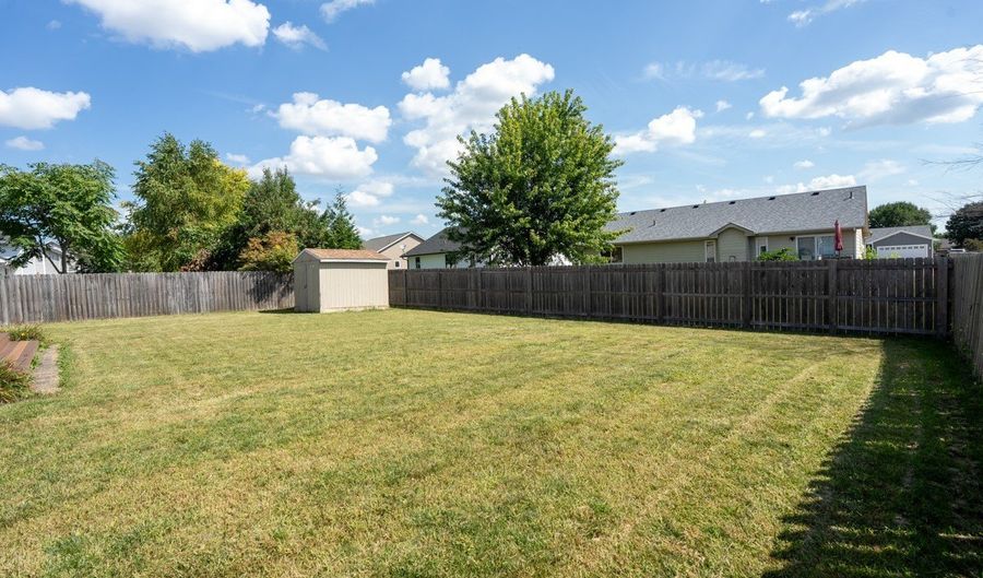 1211 10th Ave SE, Altoona, IA 50009 - 3 Beds, 3 Bath
