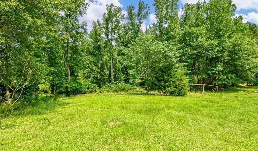 2087 TRUSSELL Rd, Alexander City, AL 35010 - 3 Beds, 2 Bath