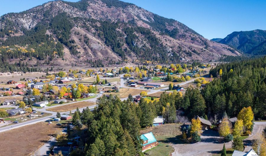 681 OVERLOOK Cir, Alpine, WY 83128 - 4 Beds, 3 Bath