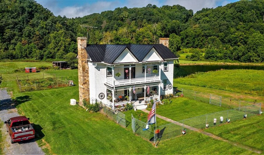 8079 Wayside Creamery Rd, Alderson, WV 24910 - 3 Beds, 2 Bath