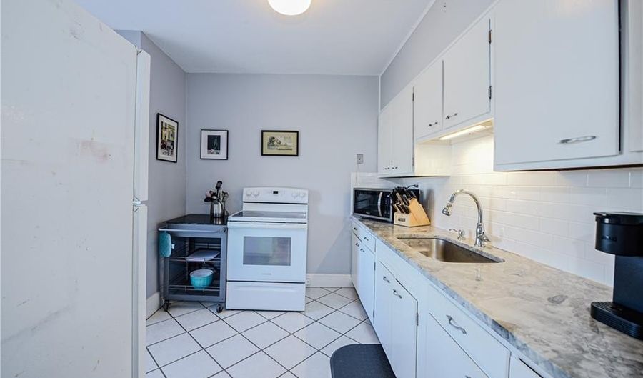 10 Pell St 3B, Newport, RI 02840 - 1 Beds, 1 Bath