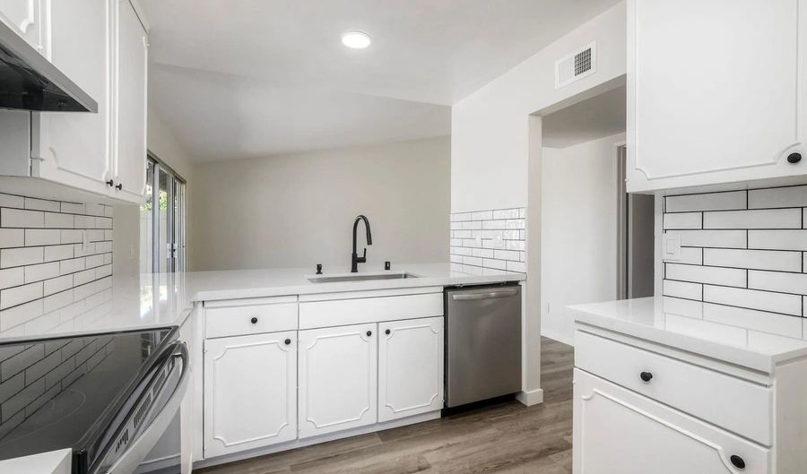 242 Eveningside Gln, Escondido, CA 92026 - 2 Beds, 2 Bath