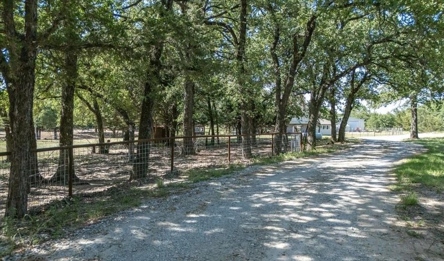 1276 County Road 1480, Alvord, TX 76225 - 3 Beds, 2 Bath