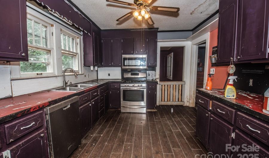 411 Jackson St, Albemarle, NC 28001 - 4 Beds, 2 Bath
