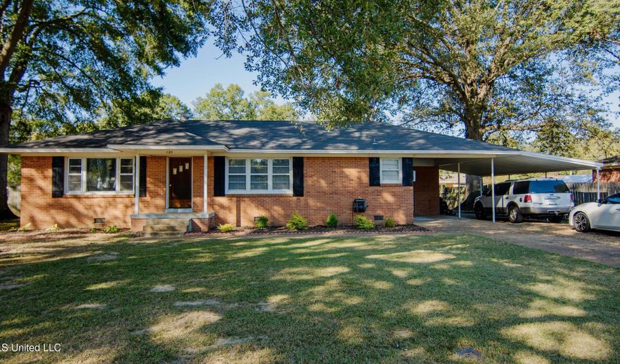 105 Park St, Batesville, MS 38606 - 4 Beds, 2 Bath