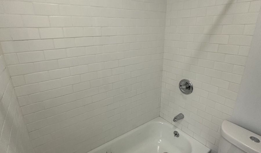 1036 Maplewood Ave 1, Bridgeport, CT 06604 - 2 Beds, 1 Bath