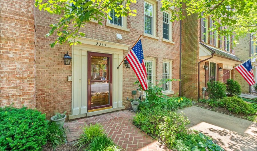 2345 S ROLFE St S, Arlington, VA 22202 - 4 Beds, 4 Bath