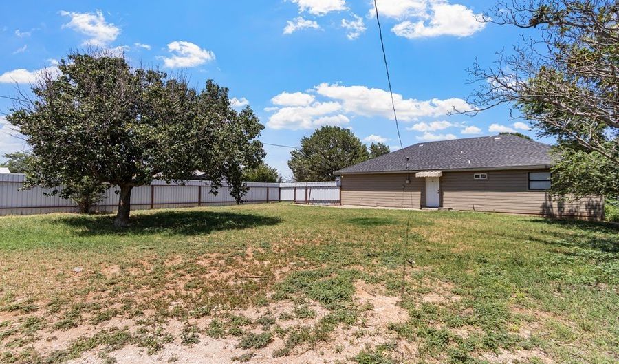 409 NE 6th St, Andrews, TX 79714 - 4 Beds, 2 Bath