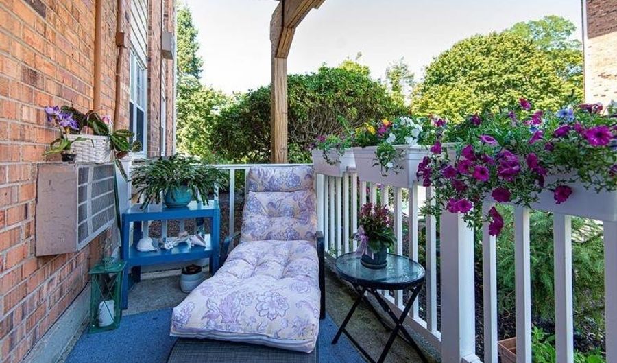 31 Bullocks Point Ave 2A, East Providence, RI 02915 - 2 Beds, 2 Bath