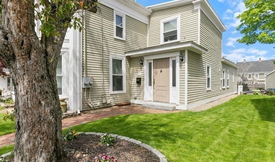 87 Friend St A, Amesbury, MA 01913 - 3 Beds, 3 Bath