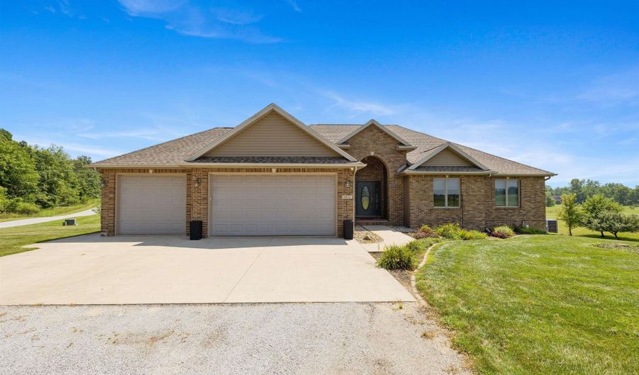 1021 E 145 Rd, Angola, IN 46703 - 5 Beds, 3 Bath