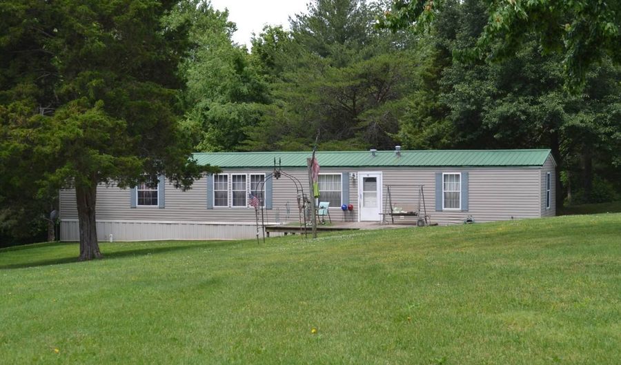 305 N Eighth St, Albion, IL 62806 - 3 Beds, 2 Bath