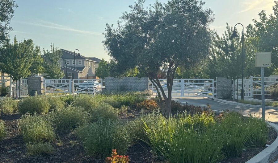 5611 Trinity Lakes Ln, Antioch, CA 94531 - 5 Beds, 3 Bath