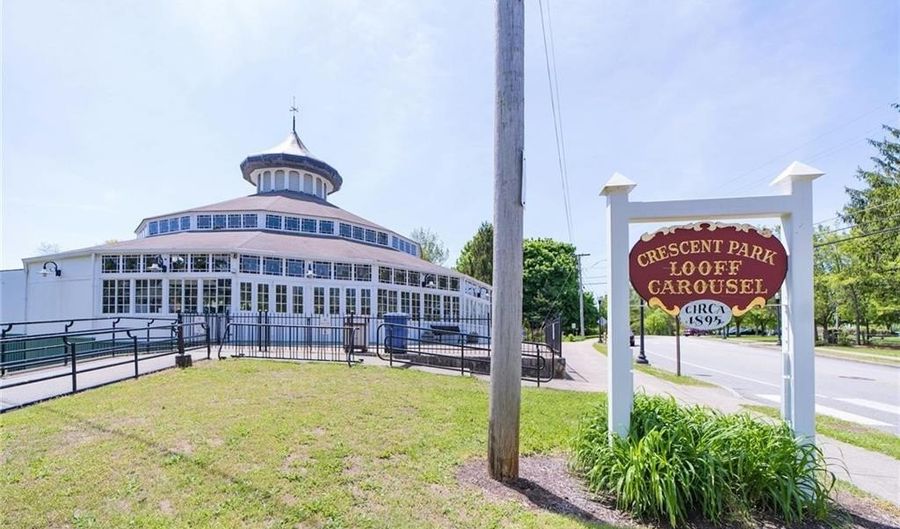 129 Cedar Ave, East Providence, RI 02915 - 2 Beds, 2 Bath