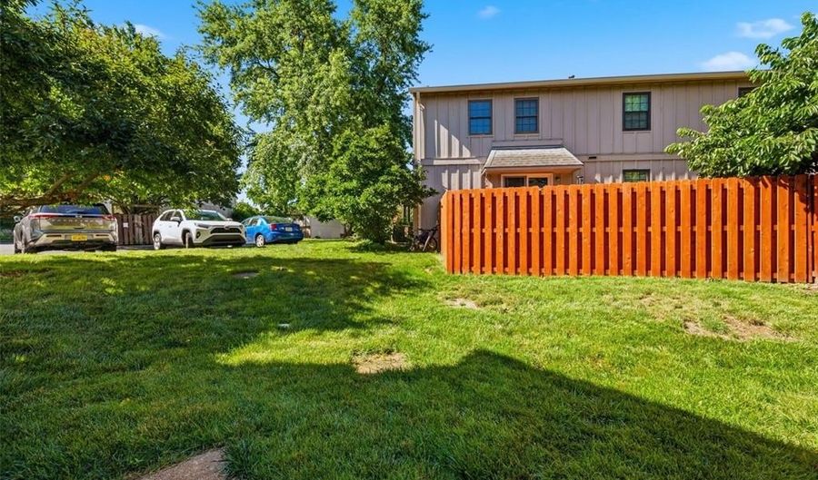 2373 Hiddengarden Ct, Ballwin, MO 63021 - 3 Beds, 4 Bath