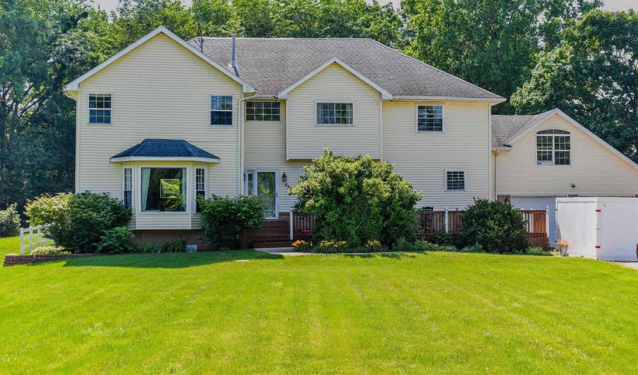 5327 County Road 427 Rd, Auburn, IN 46706 - 6 Beds, 5 Bath
