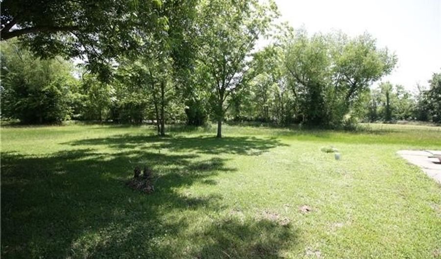490 MCKEITHEN Dr, Alexandria, LA 71303 - 6 Beds, 4 Bath