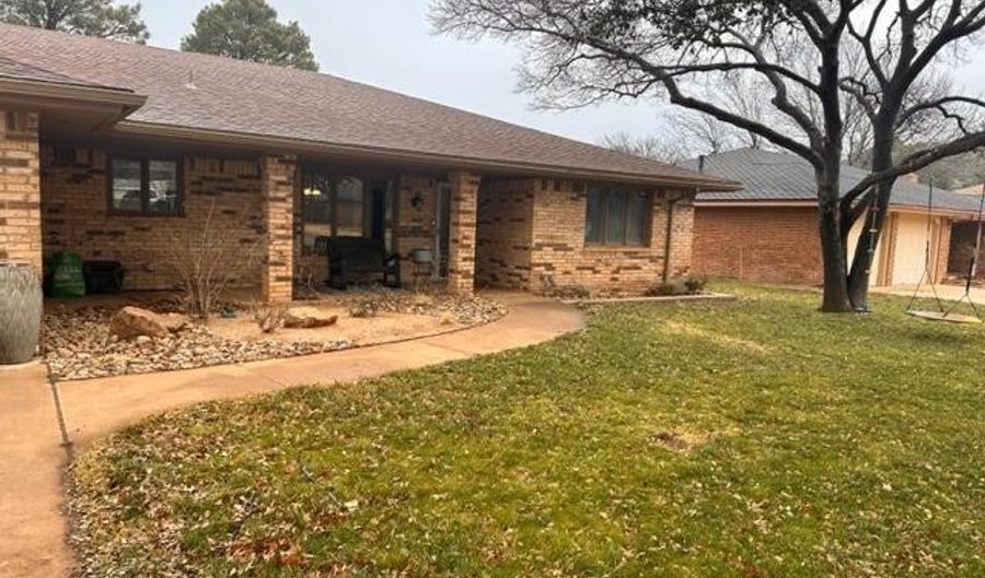 1711 Hester St, Brownfield, TX 79316 - 3 Beds, 2 Bath