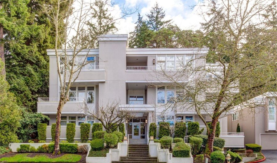 600 Bellevue Way SE 301, Bellevue, WA 98004 - 2 Beds, 2 Bath