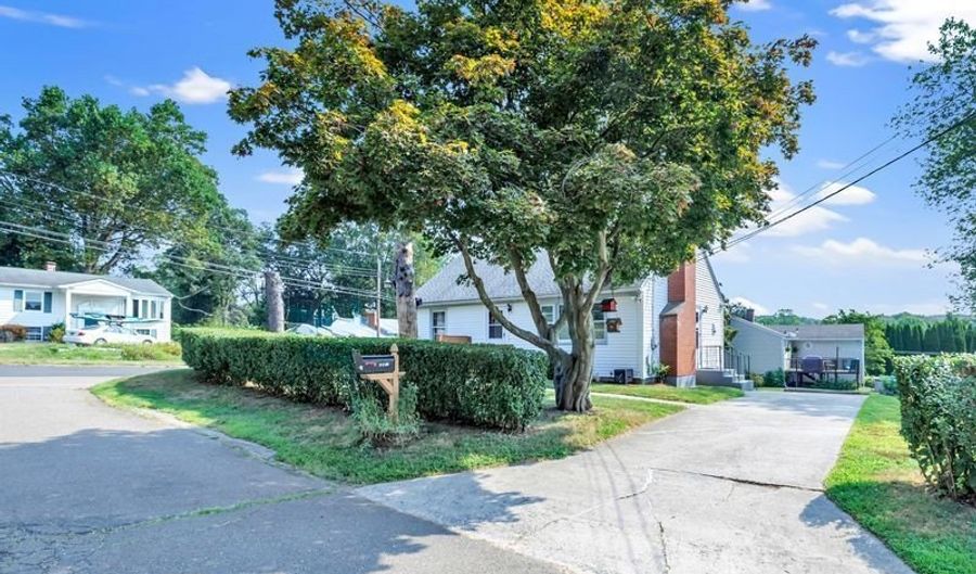8 Fox Hill Ter, Ansonia, CT 06401 - 3 Beds, 2 Bath
