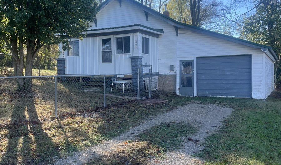 309 E Webster Ave, Ava, MO 65608 - 2 Beds, 1 Bath