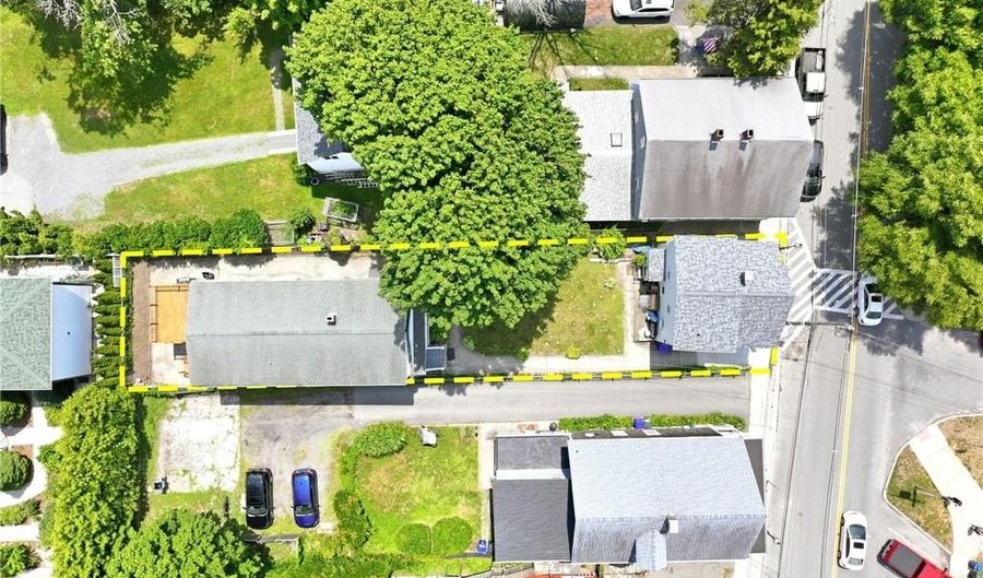 400 Thames St, Bristol, RI 02809 - 9 Beds, 5 Bath