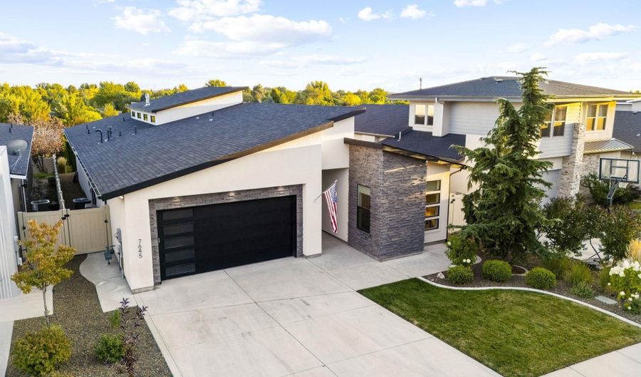 7645 W Hill Rd, Boise, ID 83714 - 3 Beds, 3 Bath