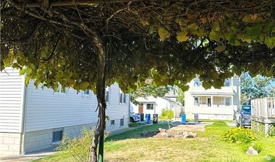 11 Queen St, Cranston, RI 02920 - 2 Beds, 2 Bath