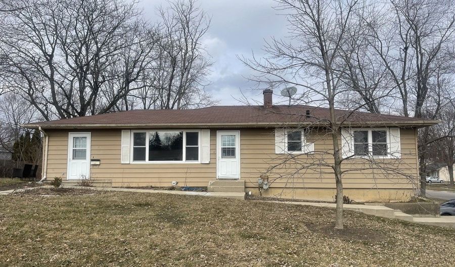 1803 Clay St, Woodstock, IL 60098 - 3 Beds, 2 Bath