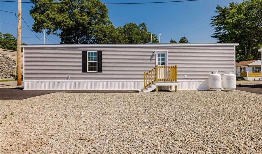 1346 Newport Ave, Attleboro, MA 02703 - 2 Beds, 1 Bath
