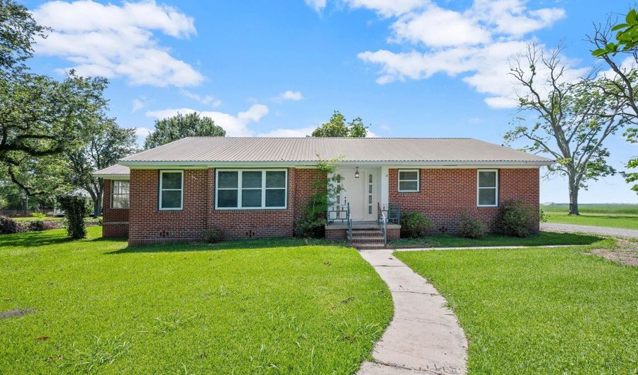 6801 Highway 1, Belle Rose, LA 70341 - 3 Beds, 2 Bath