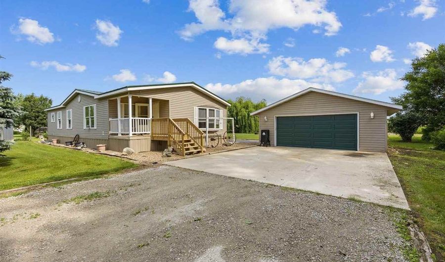 3017 118th St, Amana, IA 52203 - 3 Beds, 2 Bath