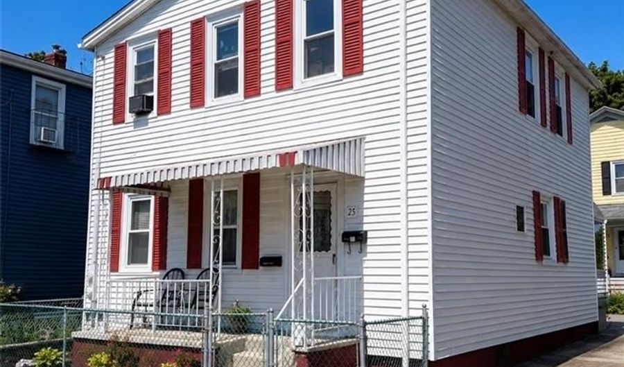 25 Richmond St, Bristol, RI 02809 - 4 Beds, 2 Bath