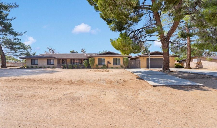 18715 Mingo Rd, Apple Valley, CA 92307 - 3 Beds, 2 Bath