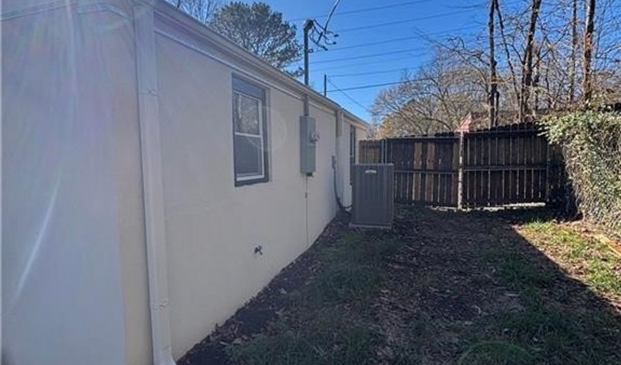 5304 Groovers Landing Rd SE, Acworth, GA 30101 - 2 Beds, 2 Bath