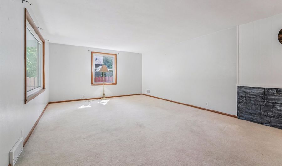 35 FOSTER Ct, Appleton, WI 54915 - 3 Beds, 1 Bath