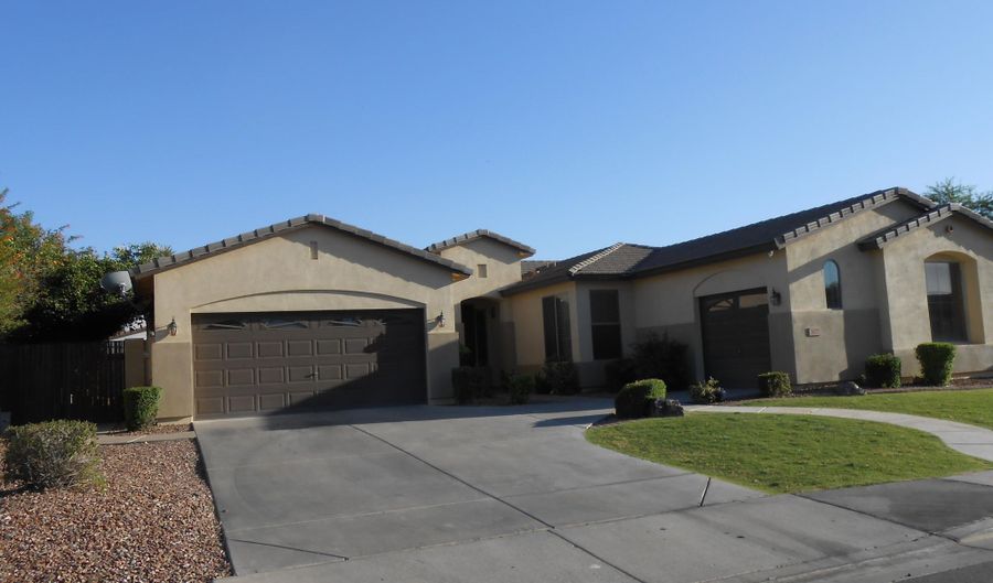 3077 E BLUE RIDGE Pl, Chandler, AZ 85249 - 3 Beds, 3 Bath