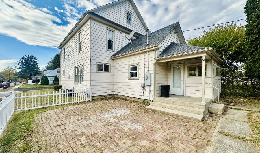 630 S Madison Ave, Anderson, IN 46016 - 4 Beds, 2 Bath
