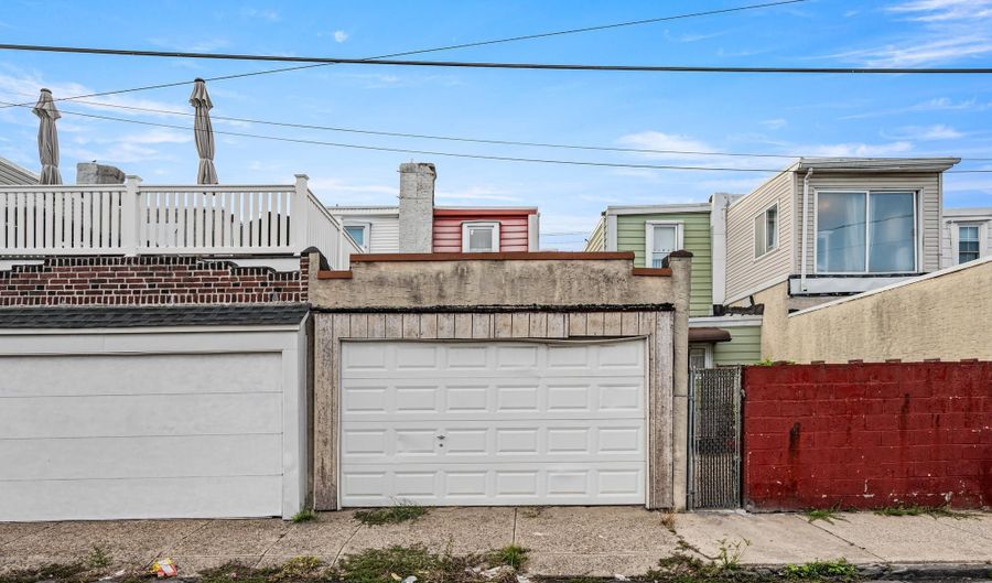 3227 SALMON St, Philadelphia, PA 19134 - 3 Beds, 1 Bath